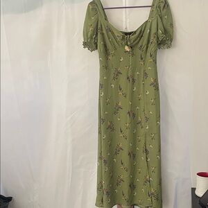 Chic Floral Midi Dress in Green